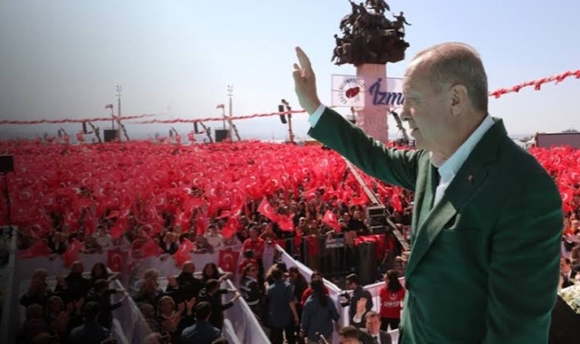 Erdoğan mitingde muhalefete yüklendi: "Masanın ayakları birbirine dolandı"