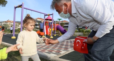 Güzelbahçeli çocuklara 23 Nisan sürprizi
