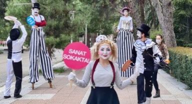 İzmir'de sokak sanatçılarının çalışma koşulları iyileşiyor