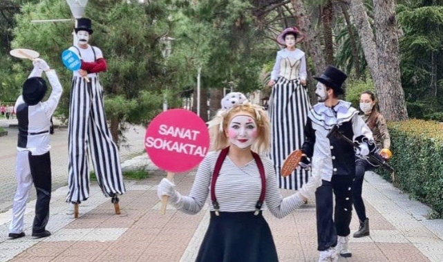 İzmir'de sokak sanatçılarının çalışma koşulları iyileşiyor