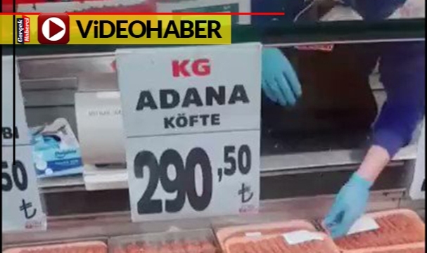 Kasap reyonundaki et fiyatlarını Dombra müziği eşliğinde paylaştı