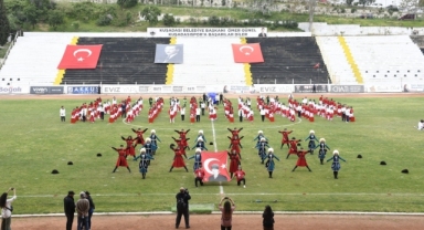 Kuşadası'nda 23 Nisan coşkuyla kutlanıyor