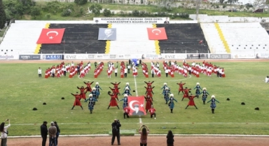 Kuşadası'nda 23 Nisan coşkuyla kutlanıyor