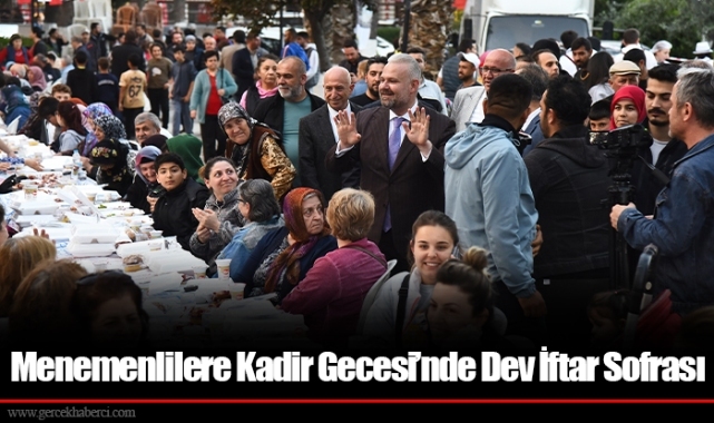 Menemenlilere Kadir Gecesi’nde Dev İftar Sofrası
