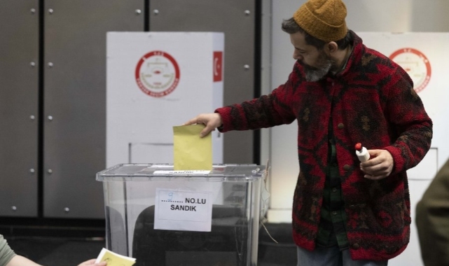 2 Mayıs itibarıyla 859 bin 514 kişi Türkiye dışında ve gümrük kapılarında oy kullandı