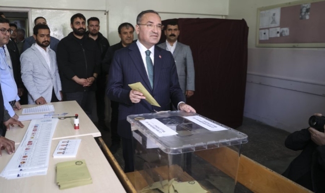 Adalet Bakanı Bozdağ, Şanlıurfa'da oyunu kullandı