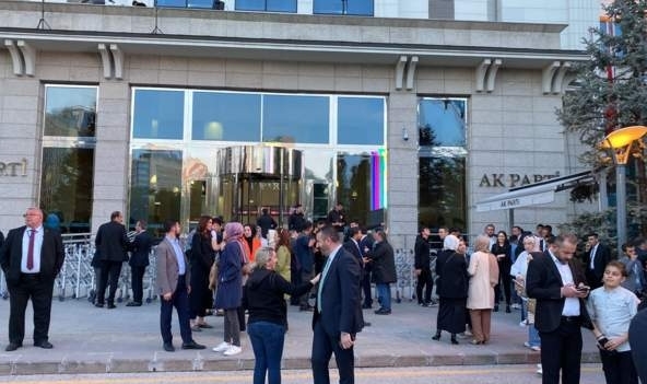 AK Parti Genel Merkezi'nde bomba araması yapılıyor
