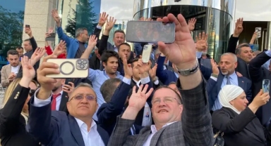 AK Parti Genel Merkezinde seçim kutlaması başladı