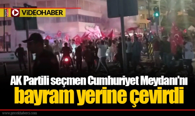 AK Partili seçmen Cumhuriyet Meydanı'nı bayram yerine çevirdi