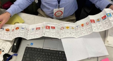 Avustralya'da açılmamış oy pusulasında AKP’ye evet mührü çıktı