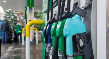 Benzin ve motorine zam: Peş peşe indirimin ardından yeni zam dalgası
