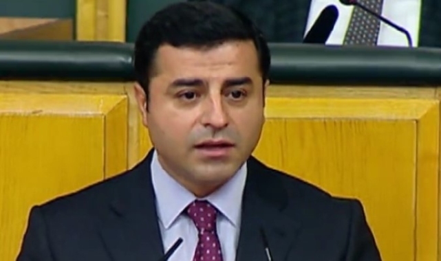 Demirtaş, eski bir konuşmasıyla "ayağa kalk" dedi