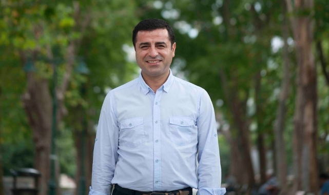 Demirtaş, Kılıçdaroğlu'na oy istedi: Demokrasinin de ekonominin de sonu olabilir