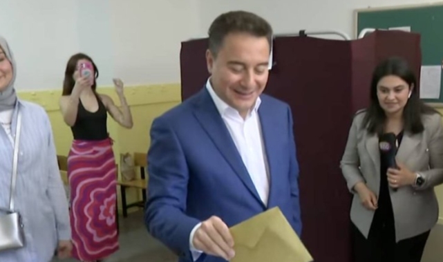 DEVA Partisi Genel Başkanı Ali Babacan oyunu kullandı