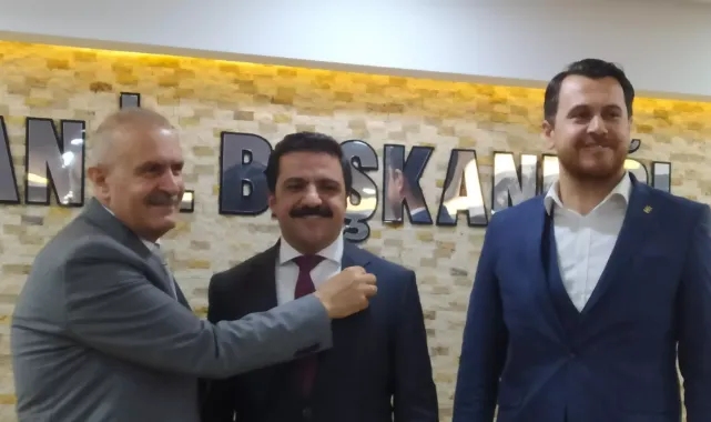 DEVA Partisi Van İl Başkanı ve ekibi istifa ederek AK Parti'ye geçti