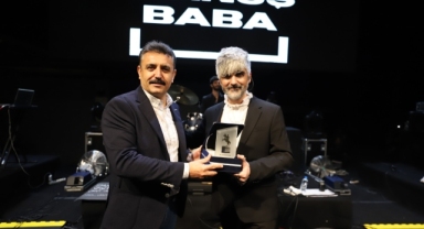 Dikili'de 19 Mayıs'ı Manuş Baba ile kutladı