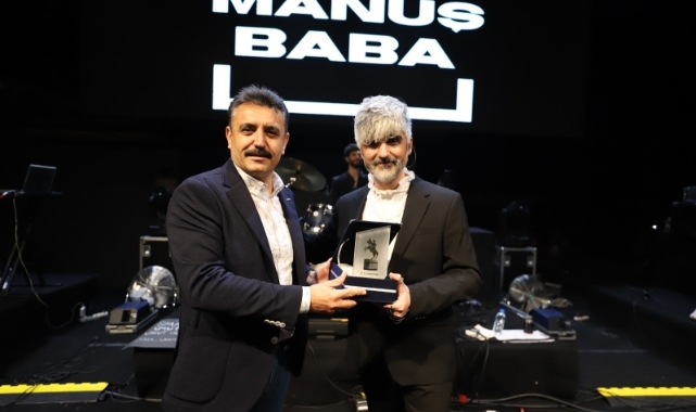 Dikili'de 19 Mayıs'ı Manuş Baba ile kutladı