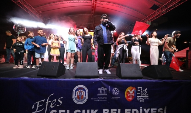  Efes Selçuk'ta 19 Mayıs coşkusu: "Size ihtiyacımız var gençler"