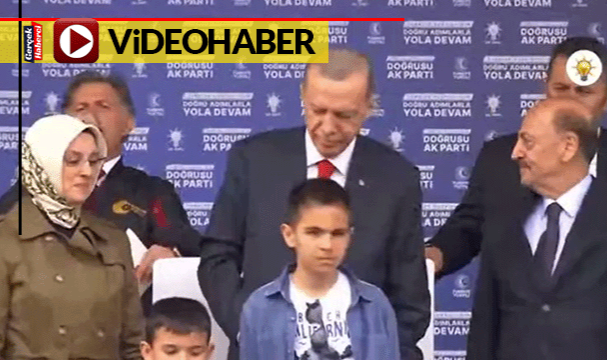 Erdoğan'ın mitinginde Muharrem İnce'nin adaylıktan çekildiği anonsu yapıldı