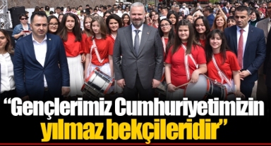 “Gençlerimiz Cumhuriyetimizin yılmaz bekçileridir”