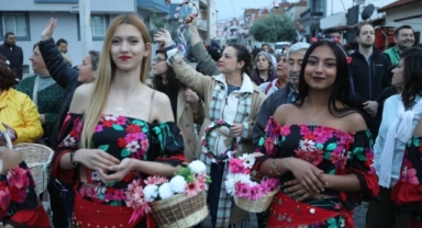 Hıdırellez ateşi Efes Selçuk'ta yandı