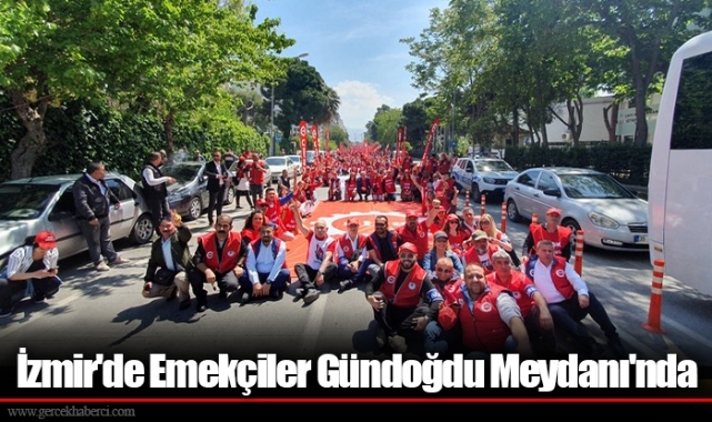 İzmir'de Emekçiler Gündoğdu Meydanı'nda