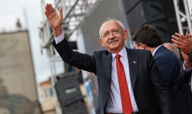 Kılıçdaroğlu’nun aracına Sakarya’da taşlı saldırı: Kılıçdaroğlu şikayetçi olmadı