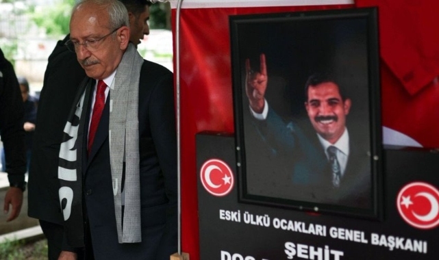 Kılıçdaroğlu, Sinan Ateş’in mezarını ziyaret etti