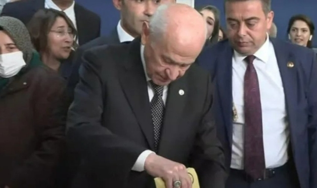 MHP Genel Başkanı Devlet Bahçeli oyunu kullandı: 'Seçime yüksek bir katılım olduğu görülmekte'