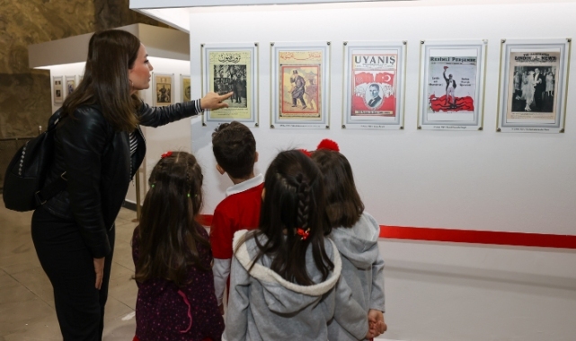Minik ziyaretçiler Atatürk fotoğrafları sergisine hayran kaldı
