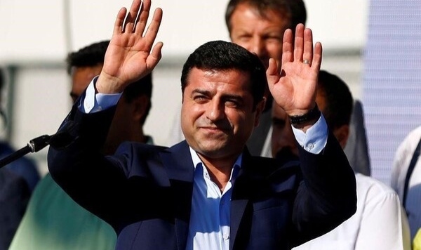 Selahattin Demirtaş'tan HDP'ye ağır eleştiriler: Yöre derneği gibi çalışarak seçim kazanılmaz