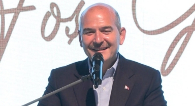 Süleyman Soylu, berberlerle bir araya geldi: Saç kesme makası hediye edildi