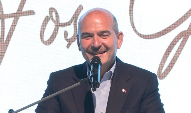 Süleyman Soylu, berberlerle bir araya geldi: Saç kesme makası hediye edildi