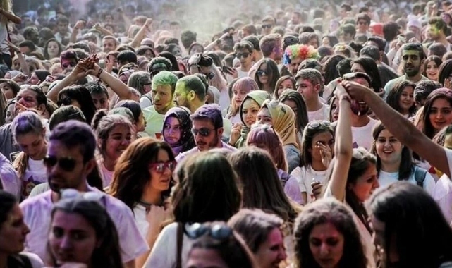 TÜİK: Kendini mutlu hissettiğini belirten gençlerin oranı yüzde 84,3