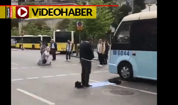 Üsküdar'da yolun ortasına 'seccade' serip namaz kıldı