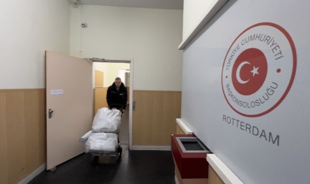 Yurt dışı oyları İstanbul'a geldi; 7 kilitli odaya kapatıldı