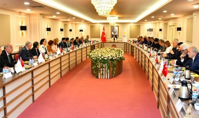 Akşener, partisinin Genel İdare Kurulu üyeleri ile bir araya geldi