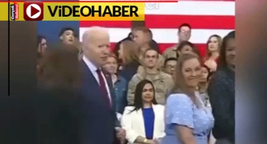 Biden'ın bir tören sırasında yaptığı garip hareketler yine gündem oldu