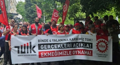 DİSK'ten TÜİK önünde açıklama: Hukuka uygun davranın gerçekleri açıklayın!