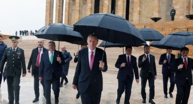 Erdoğan, Anıtkabir’i ziyaret etti: Başkanlık sistemi vurgusu