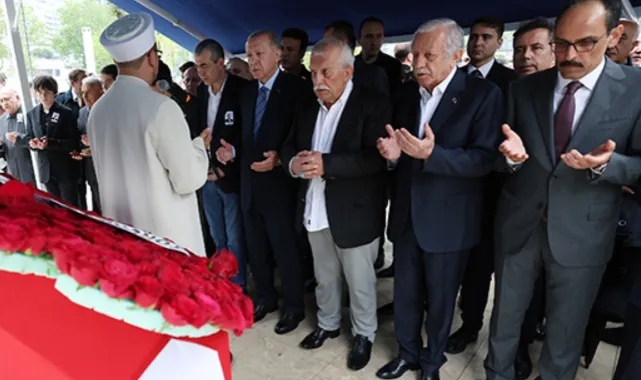 Erdoğan, Mehmet Barlas'ın cenaze törenine Hakan Fidan ile geldi