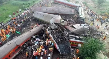 Hindistan'da tren kazası: Odisha'daki kazada en az 260 kişi öldü