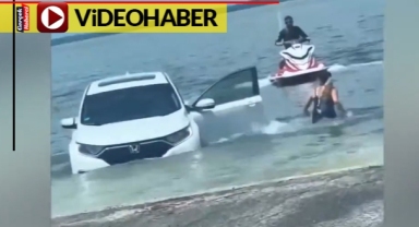 Kadın sürücünün zor anları… Arabasını denize böyle kaptırdı