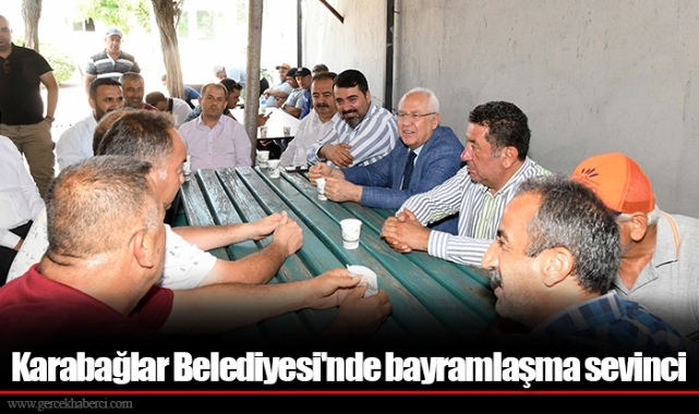Karabağlar Belediyesi'nde bayramlaşma sevinci