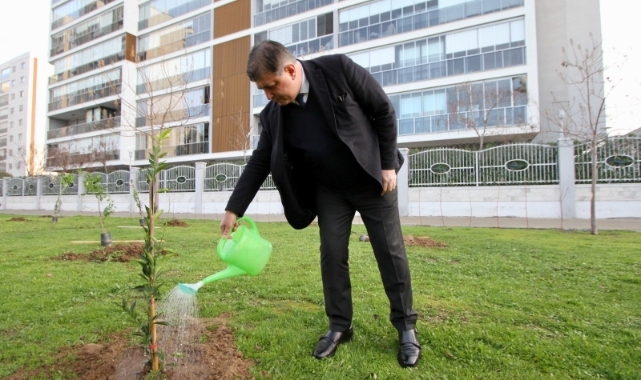 Karşıyaka’da iklim krizine karşı 95 bin ağaç toprakla buluşturuldu