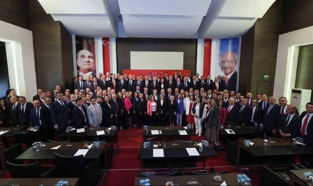 Kılıçdaroğlu, partisinin 28. Dönem vekilleriyle bir araya geldi