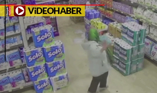 Marketi sahneye çevirdi: Sevdiği müziği duyunca bale yapan kadın kamerada