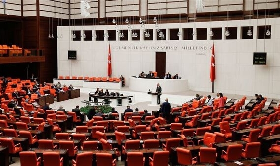 Meclis'teki ilk düzenleme 22 bin TL'ye çıkacak memur maaşı, emekli zamları için yasal düzenleme ikinci sırada