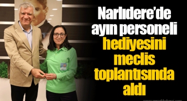 Narlıdere’de ayın personeli hediyesini meclis toplantısında aldı