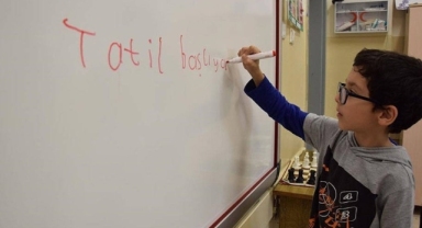 Okullarda yarın 'karne zili' çalacak: Öğrenciler yaz tatiline giriyor